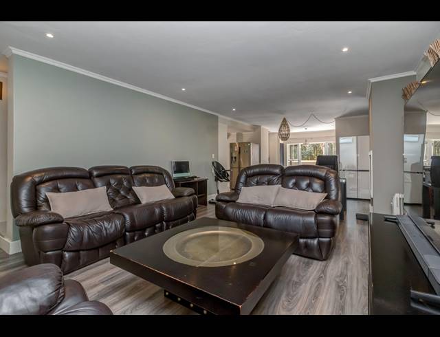 3 BEDROOM HOUSE FOR SALE IN DAINFERN